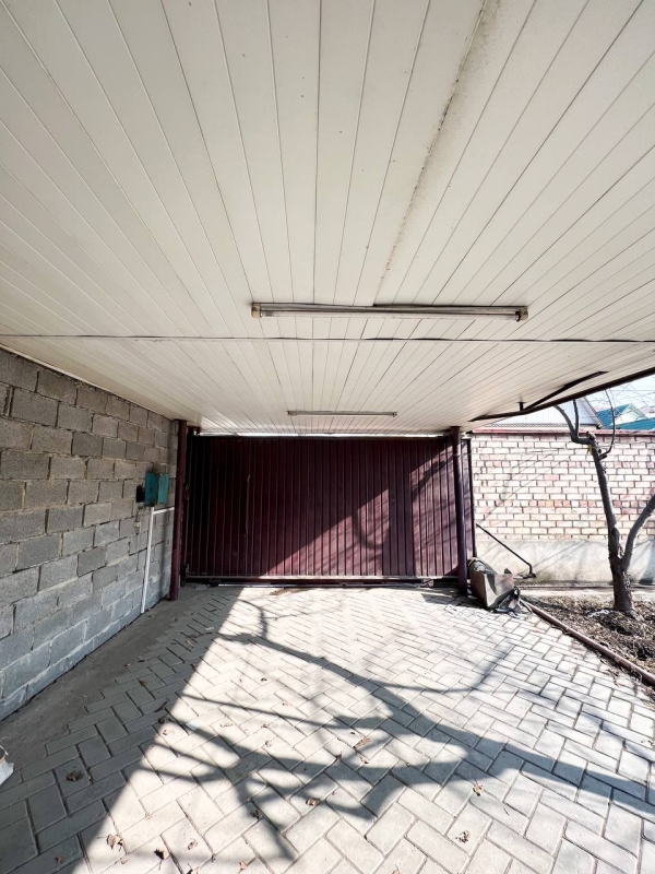 Продаю 5-к дом (260 м²) в Бишкеке