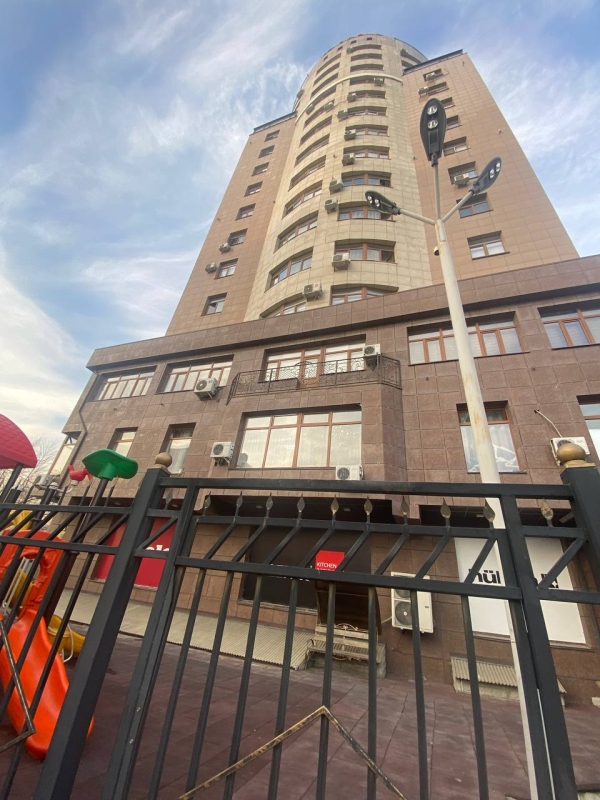 Продаю 5-к квартиру (230 м²) в Бишкеке
