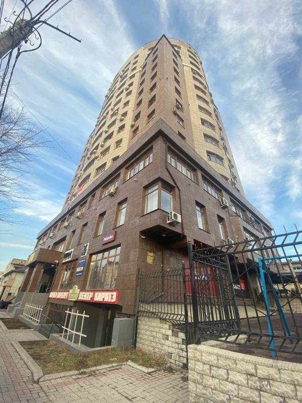Продаю 5-к квартиру (230 м²) в Бишкеке