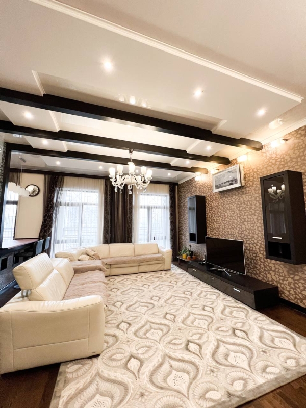 Продаю 4-к квартиру (177 м²) в Бишкеке