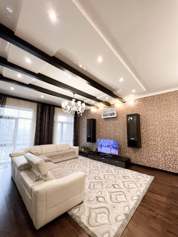 Продаю 4-к квартиру (177 м²) в Бишкеке