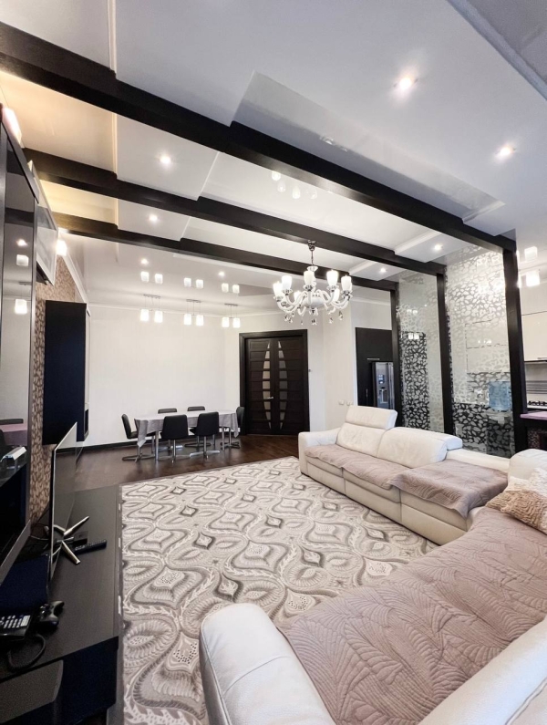 Продаю 4-к квартиру (177 м²) в Бишкеке