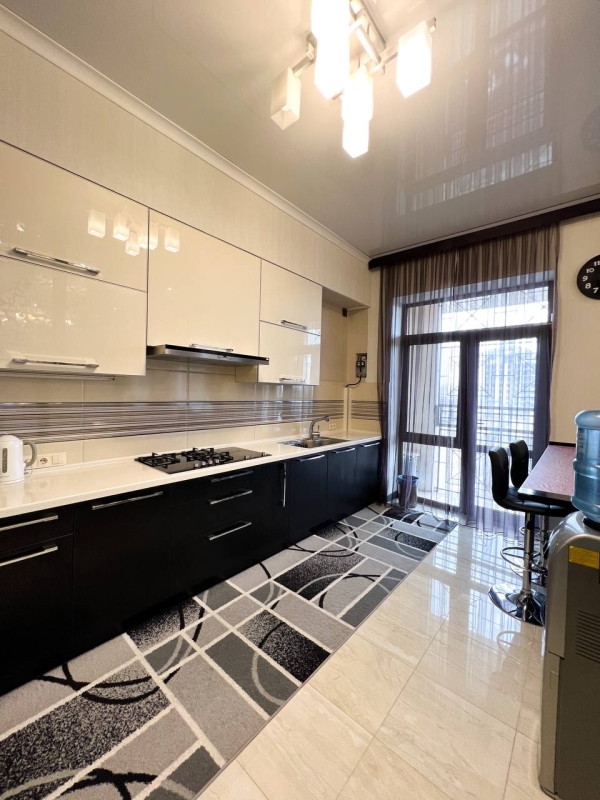 Продаю 4-к квартиру (177 м²) в Бишкеке
