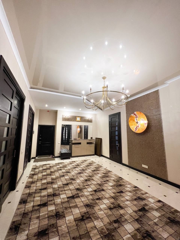 Продаю 4-к квартиру (177 м²) в Бишкеке