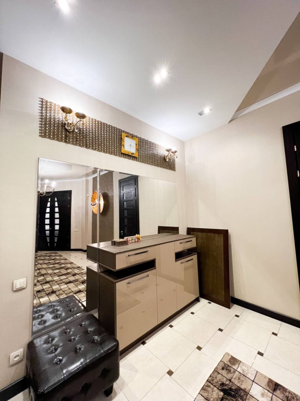 Продаю 4-к квартиру (177 м²) в Бишкеке