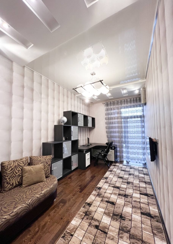 Продаю 4-к квартиру (177 м²) в Бишкеке