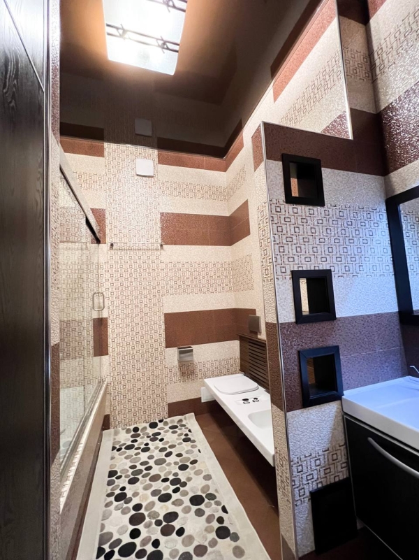 Продаю 4-к квартиру (177 м²) в Бишкеке