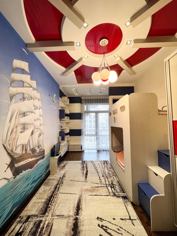 Продаю 4-к квартиру (177 м²) в Бишкеке