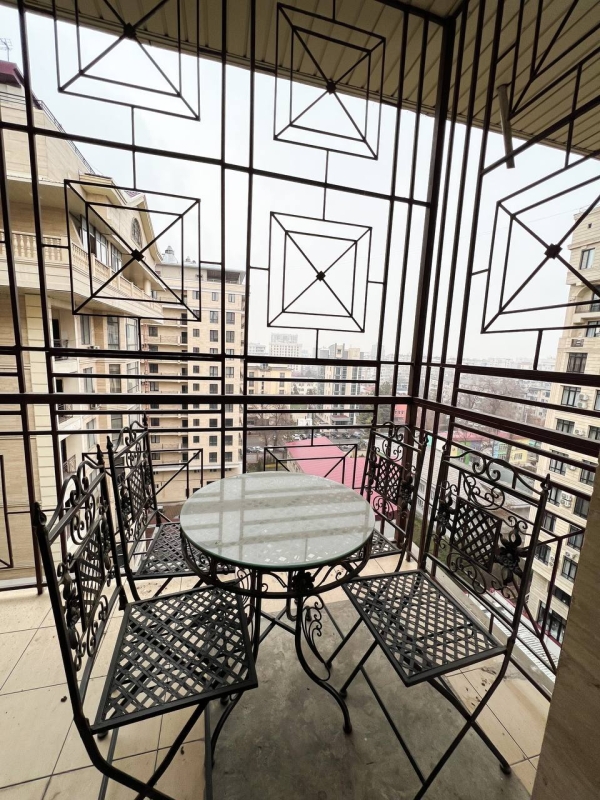 Продаю 4-к квартиру (177 м²) в Бишкеке
