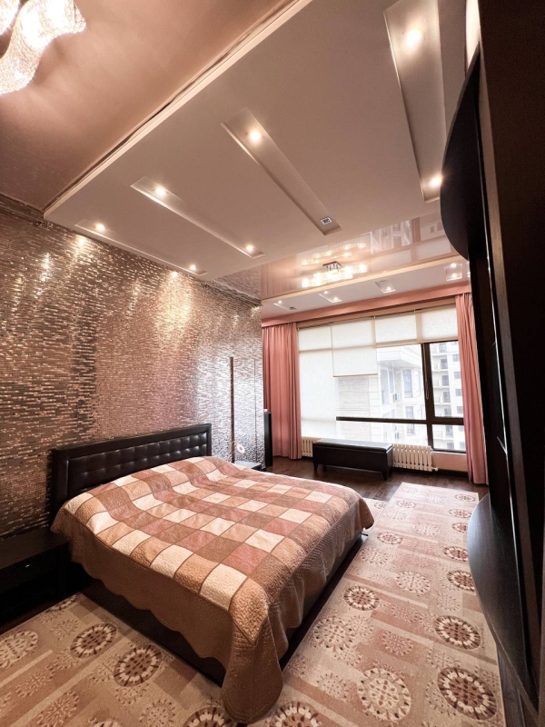 Продаю 4-к квартиру (177 м²) в Бишкеке