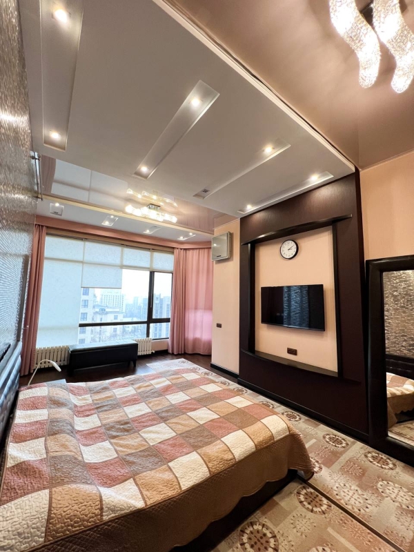 Продаю 4-к квартиру (177 м²) в Бишкеке