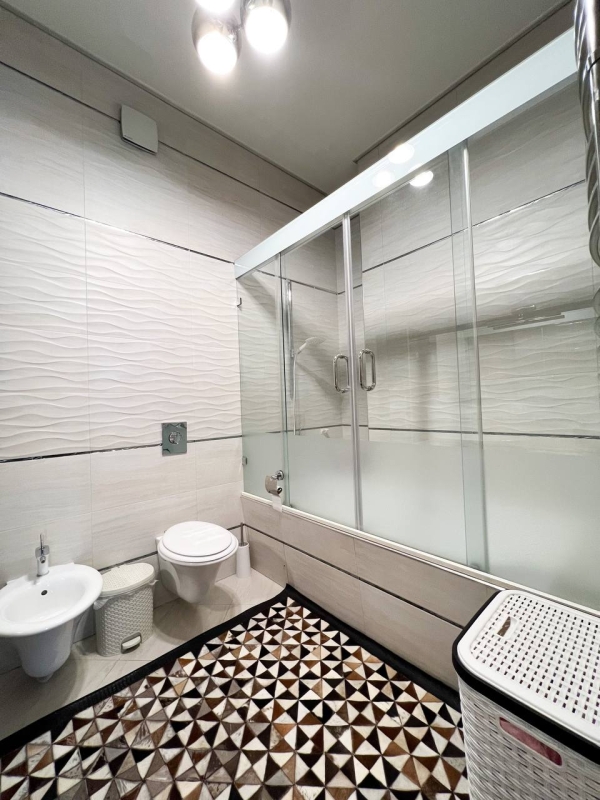 Продаю 4-к квартиру (177 м²) в Бишкеке