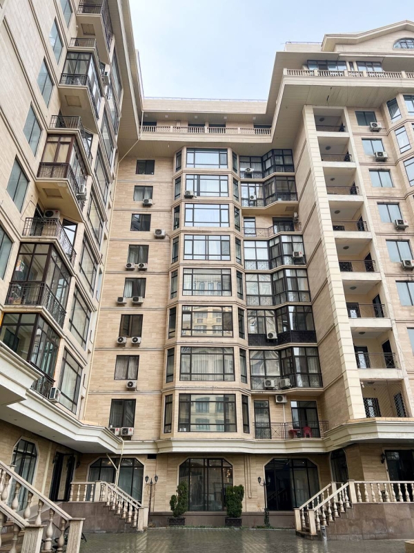Продаю 4-к квартиру (177 м²) в Бишкеке