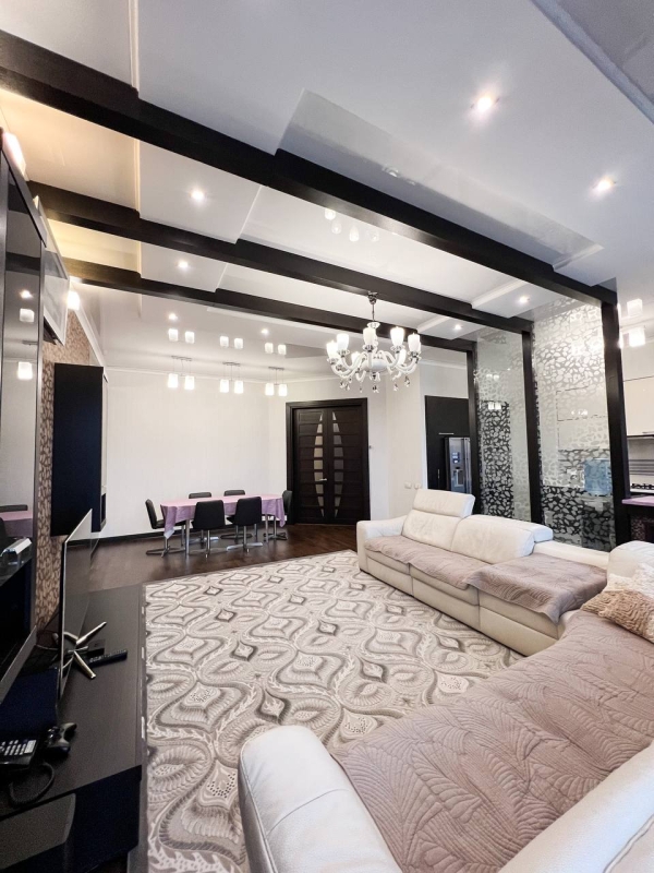 Продаю 4-к квартиру (177 м²) в Бишкеке