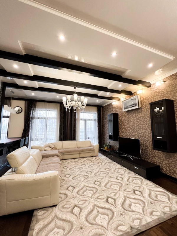 Продаю 4-к квартиру (177 м²) в Бишкеке