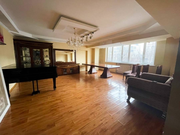 Продаю 3-к квартиру (123 м²) в Бишкеке