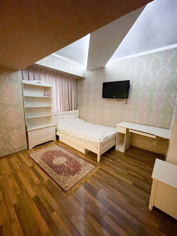 Продаю 3-к квартиру (123 м²) в Бишкеке