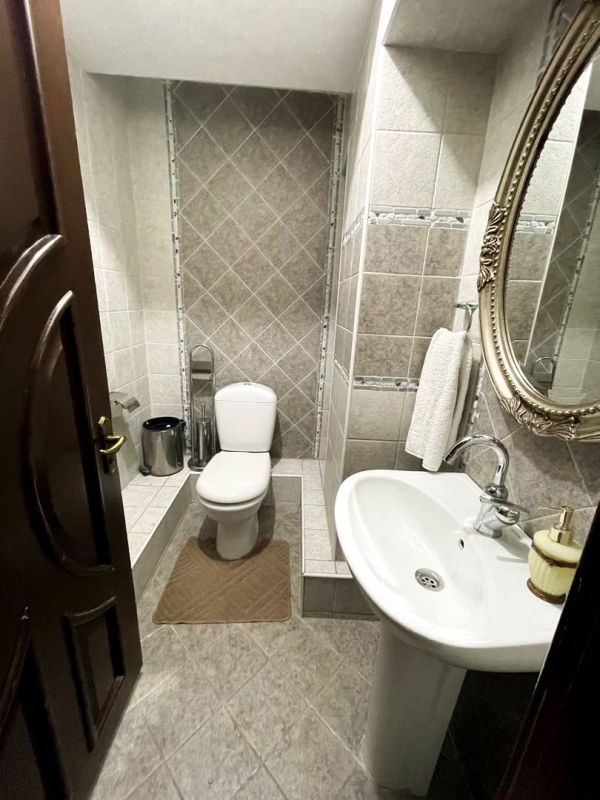 Продаю 3-к квартиру (123 м²) в Бишкеке