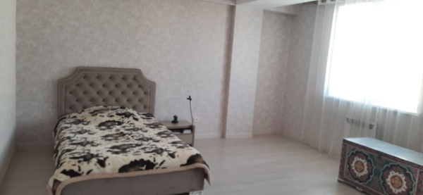 Продаю 4-к квартиру (134 м²) в Бишкеке