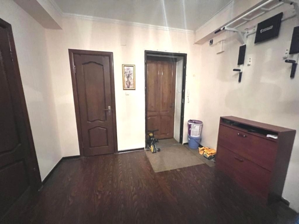 Продаю 3-к квартиру (80 м²) в Бишкеке