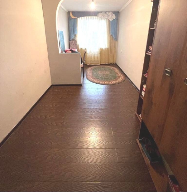 Продаю 3-к квартиру (80 м²) в Бишкеке