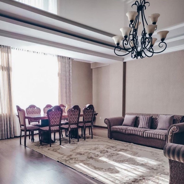 Продаю 3-к квартиру (125 м²) в Бишкеке