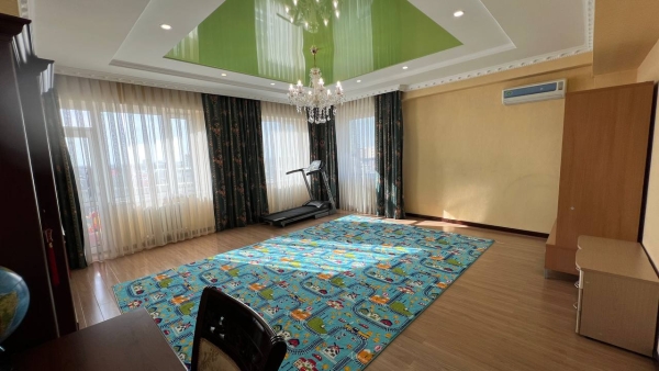 Продаю 4-к квартиру (208 м²) в Бишкеке