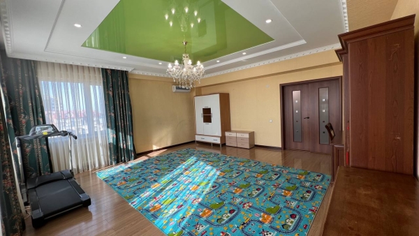 Продаю 4-к квартиру (208 м²) в Бишкеке