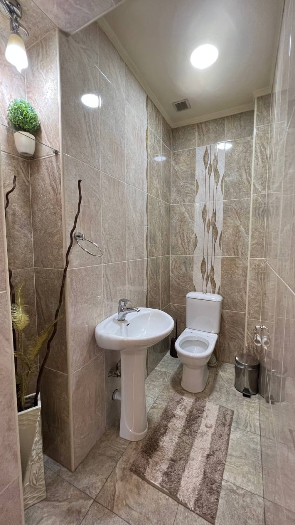 Продаю 4-к квартиру (208 м²) в Бишкеке