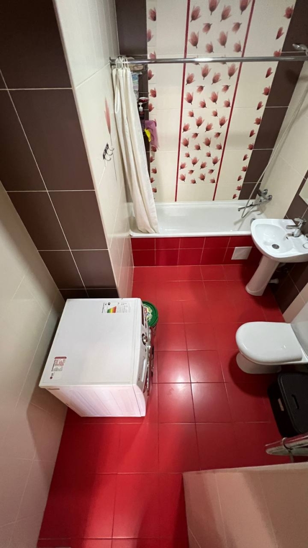 Продаю 4-к квартиру (208 м²) в Бишкеке