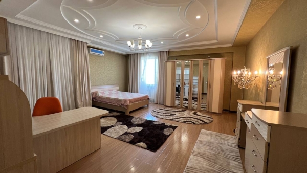 Продаю 4-к квартиру (208 м²) в Бишкеке