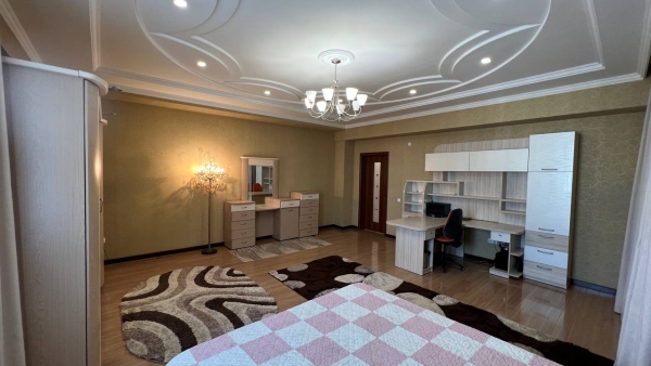 Продаю 4-к квартиру (208 м²) в Бишкеке