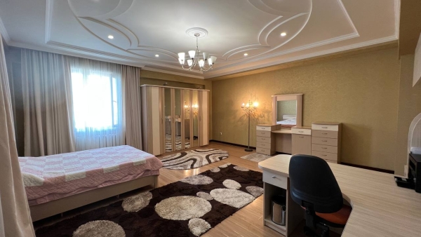 Продаю 4-к квартиру (208 м²) в Бишкеке