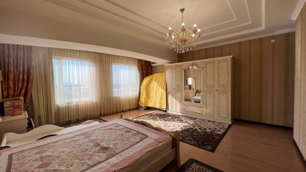 Продаю 4-к квартиру (208 м²) в Бишкеке