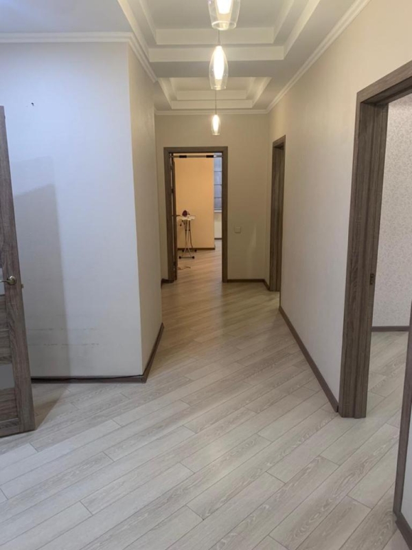 Продаю 4-к квартиру (200 м²) в Бишкеке