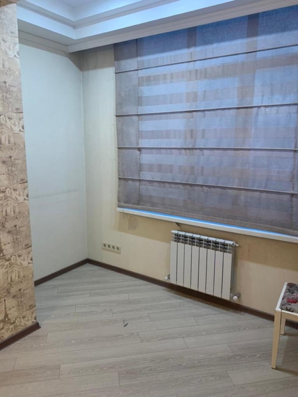 Продаю 4-к квартиру (200 м²) в Бишкеке