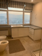 Продаю 4-к квартиру (200 м²) в Бишкеке