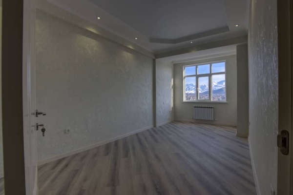 Продаю 3-к квартиру (94 м²) в Бишкеке