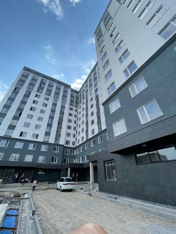 Продаю 3-к квартиру (90 м²) в Бишкеке