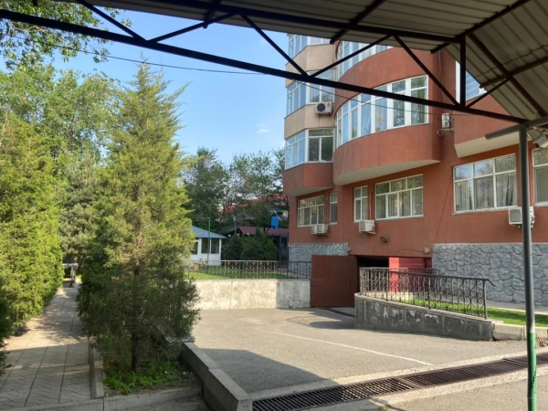 Продаю 2-к квартиру (80 м²) в Бишкеке