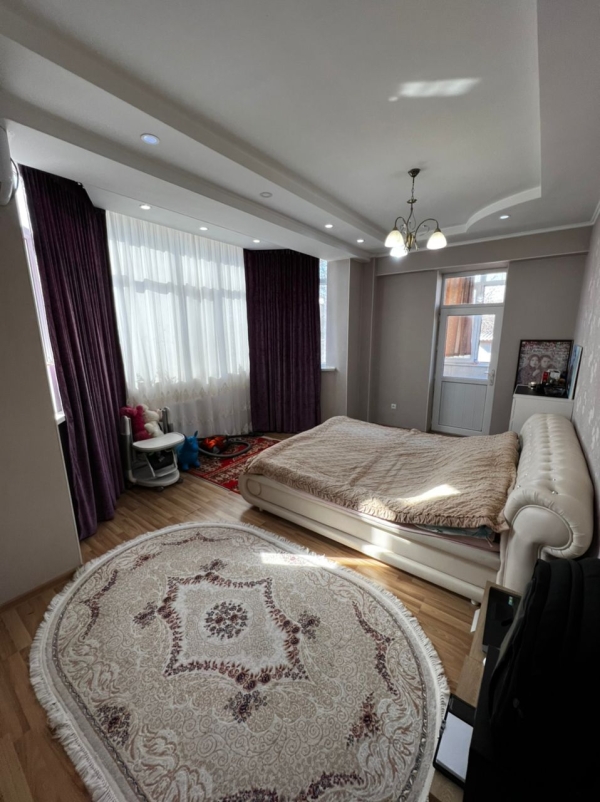 Продаю 2-к квартиру (80 м²) в Бишкеке