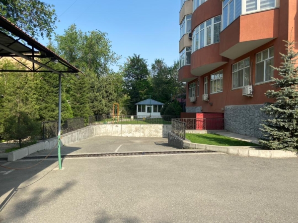 Продаю 2-к квартиру (80 м²) в Бишкеке