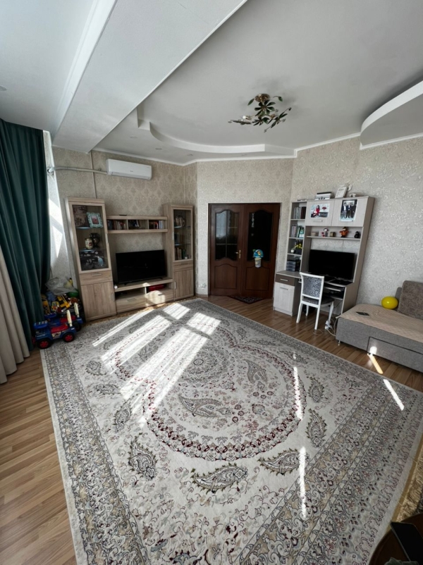 Продаю 2-к квартиру (80 м²) в Бишкеке