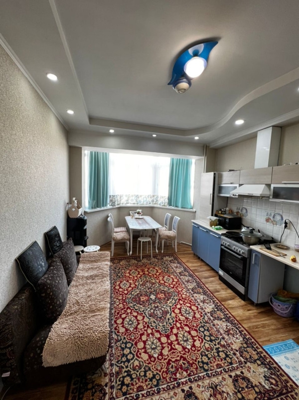 Продаю 2-к квартиру (80 м²) в Бишкеке