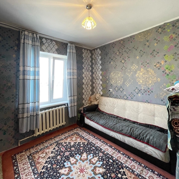 Продаю 4-к квартиру (80 м²) в Бишкеке
