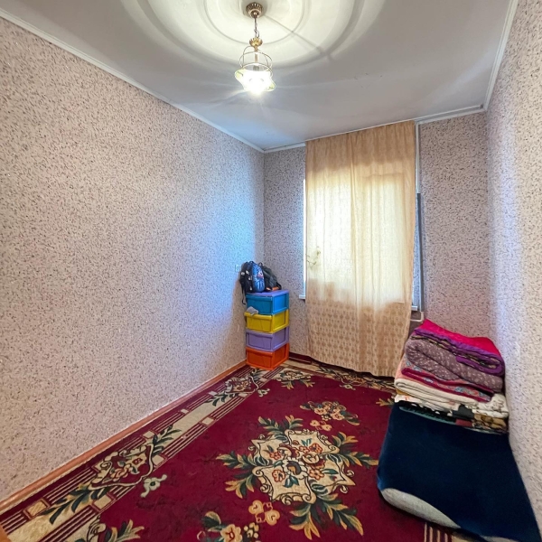 Продаю 4-к квартиру (80 м²) в Бишкеке