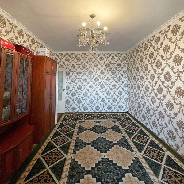 Продаю 4-к квартиру (80 м²) в Бишкеке