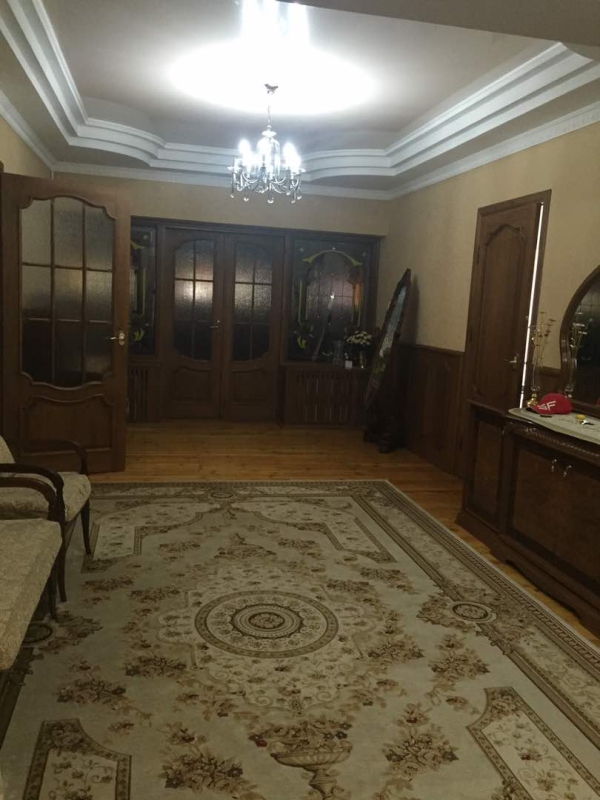 Продаю 7-к дом (350 м²) в Бишкеке