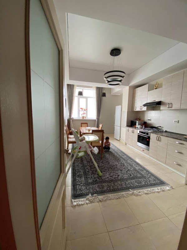 Продаю 3-к квартиру (107 м²) в Бишкеке