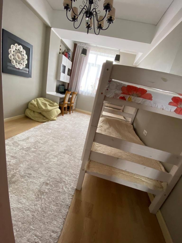 Продаю 3-к квартиру (107 м²) в Бишкеке